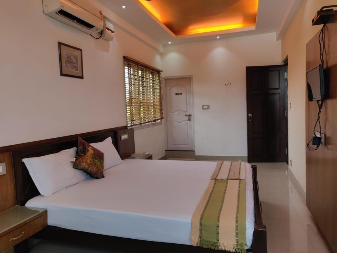 Hotel Mudra Midtown Suites & Rooms Kalasa Экстерьер фото