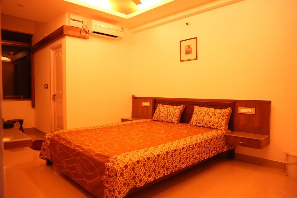 Hotel Mudra Midtown Suites & Rooms Kalasa Экстерьер фото